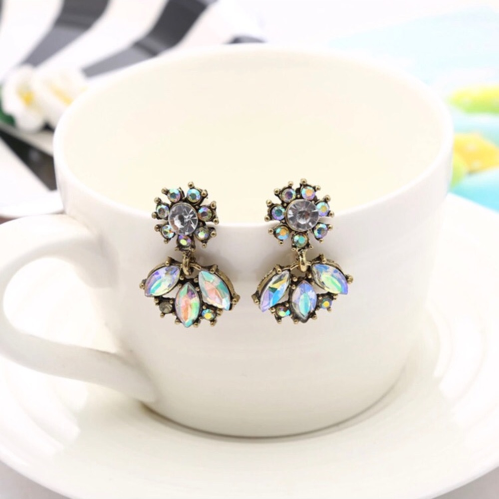 NEW!💙💎VINTAGE RHINESTONE EARRINGS!💎💙GOLD LOOK! - Picture 4 of 8